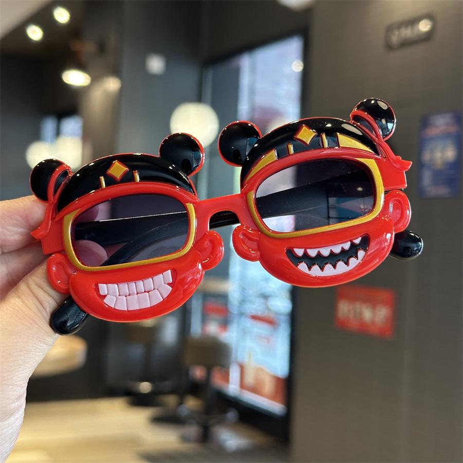 New cartoon-style children's sunglasses, cute baby sunglasses with UV protection, for boys and girls, perfect for taking stylish photos in a Chinese