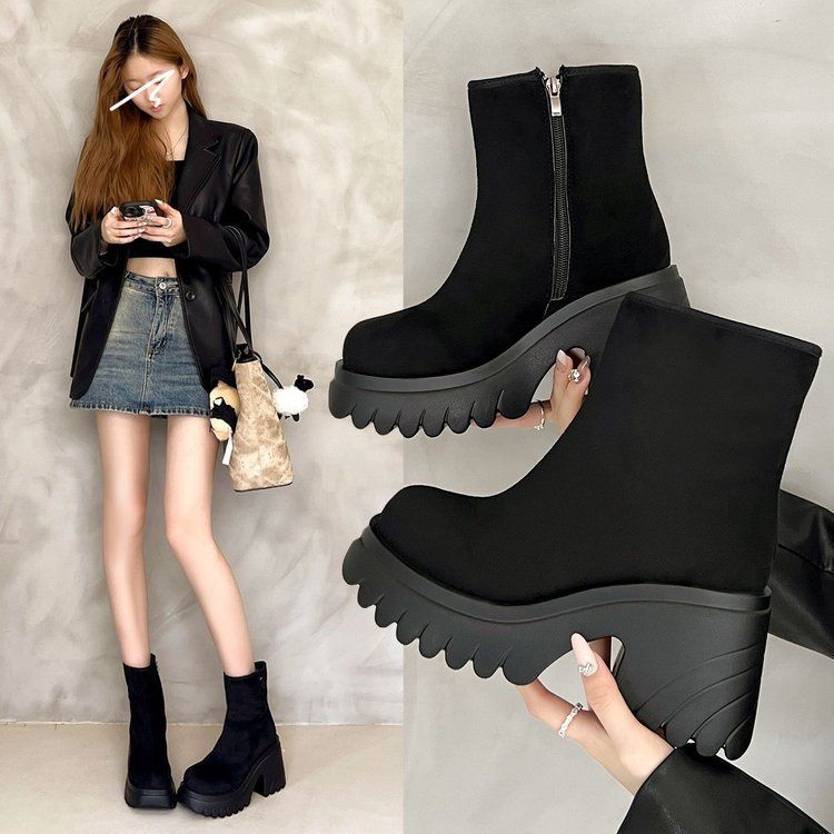 Dicke Sohle, hochhackige kleine kurze Stiefel für Damen, Herbst und Winter 2025, Samtstiefel, dünne britische Martin-Stiefel, koreanische nackte Stiefel