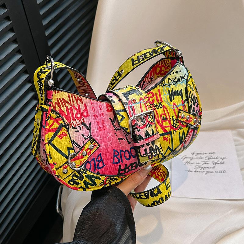 

Internet celebrity armpit bag 2025 new Korean version fashion graffiti letter shoulder bag ins tide ladies cross-body dumpling bag чорний