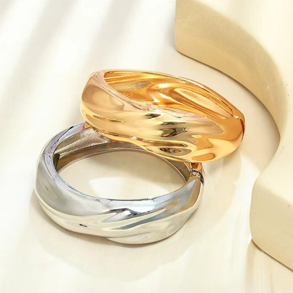 New Irregular Smooth Folds Geometric Modeling Bracelet Heavy Industry Bracelet Spring Buckle Jewelry