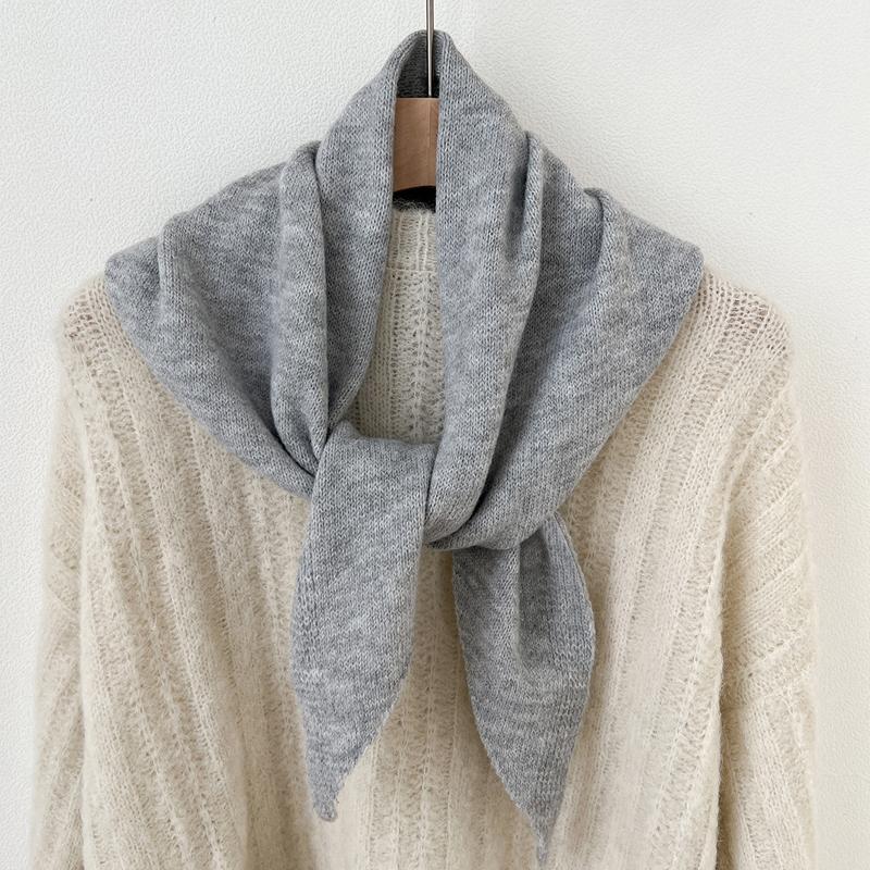 

Knitted Triangle Scarf for Women Head Scarf Girl Aesthetic Accessories Streetwear Triangle Shawl Warm knitted scarf сірий колір