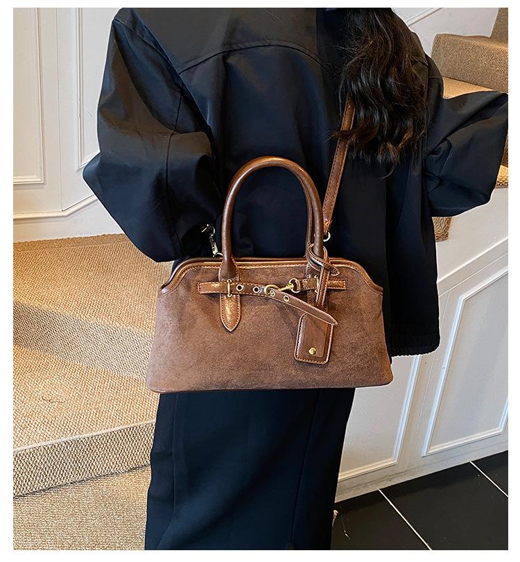 Large capacity bag women's autumn and winter retro 2025 new casual messenger bag versatile portable work commuter shell bag