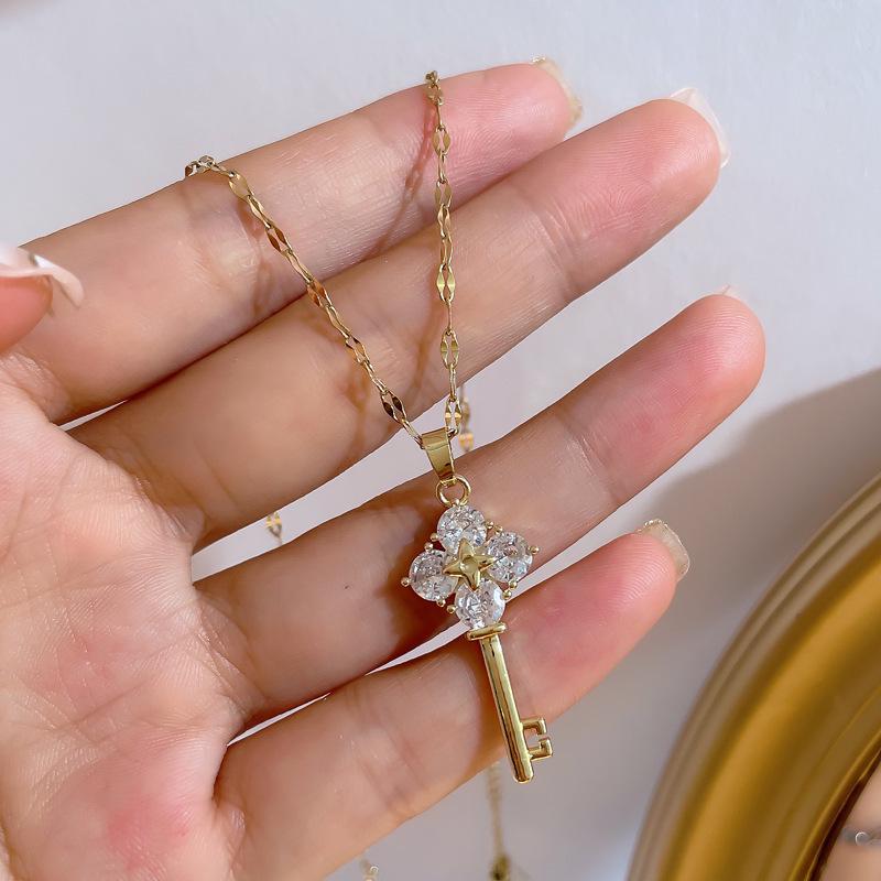 

Не тускнеющая позолоченная медная подвеска-ожерелье с микропаве и вращающимся дизайном ключа