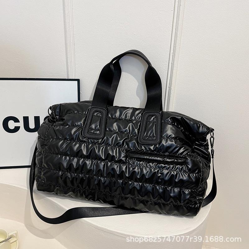 

Short trip bag, women s light duffel bag, large capacity gym bag, storage bag, cotton clothing, tote bag, handheld crossbody bag чёрный