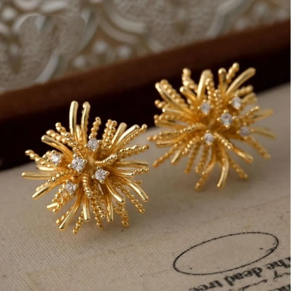 Exquisite Metal Stud Earrings Zircon Geometric Flower Earrings Fireworks Shape Earrings  Women