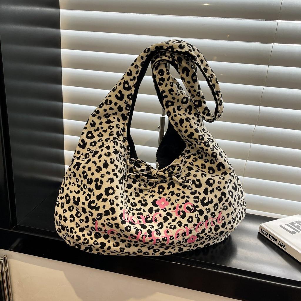 New design Lazy wind canvas shoulder bag women's large-capacity commuter underarm bag casual tote sickle bag