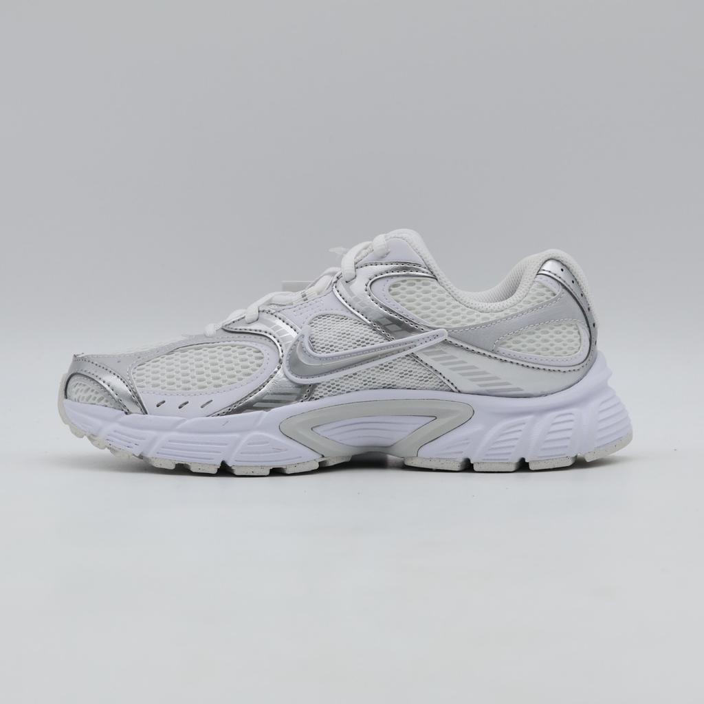 HQ7901-112 Nike V5 RNR White Metallic Platinum (Women's)