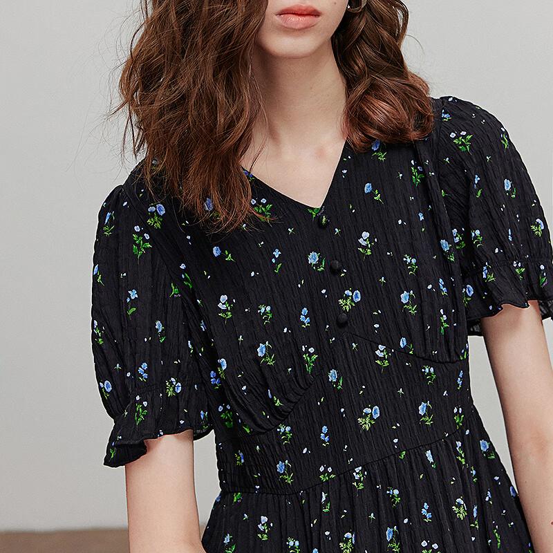 Chuyu V-Neck Pleated Floral Midi Dress