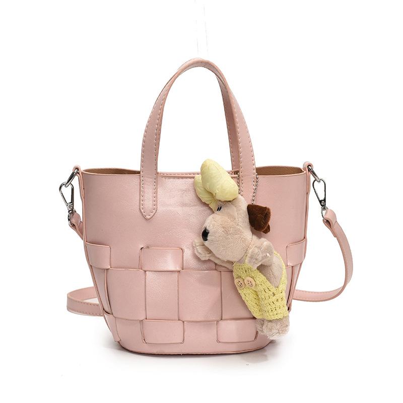 Spring and summer casual simple small fresh personalized woven design sense portable bucket bag fashionable versatile commuter messenger bag