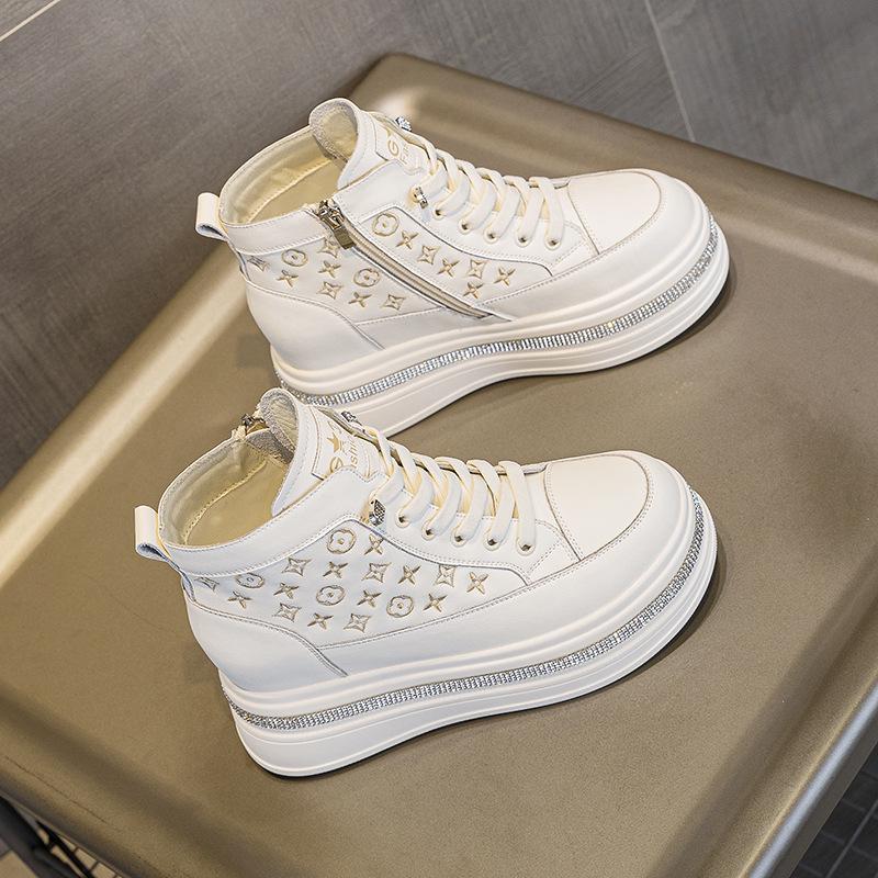 

Женские белые кроссовки на платформе с принтом из стразов, увеличивающие рост 40 белый