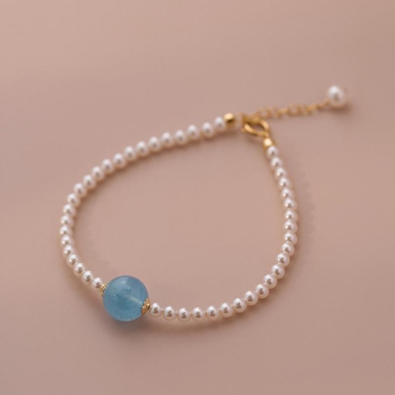 

Элегантный браслет из серого лунного камня и лабрадорита с бусинами из золотистого и синего тигрового глаза