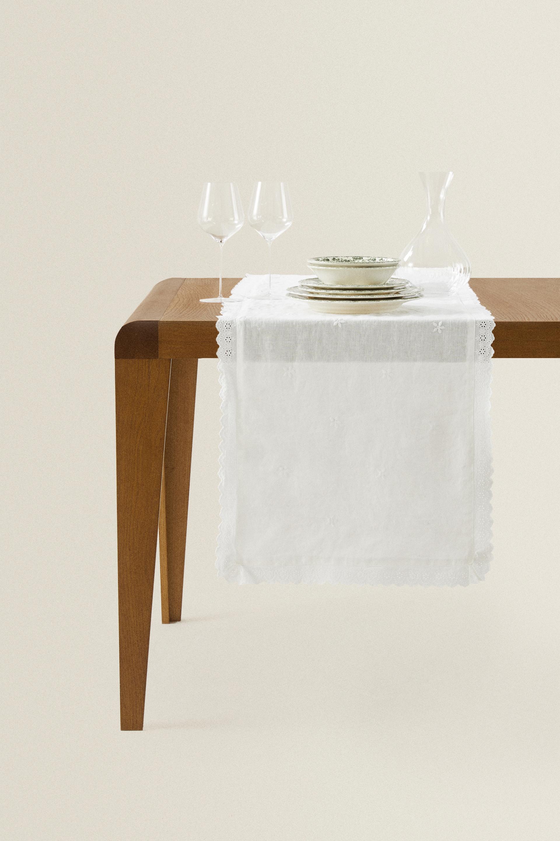 

ЛЬНЯНАЯ СТОЛОВАЯ ДОРОЖКА С КРУЖЕВНОЙ ОТДЕЛКОЙ