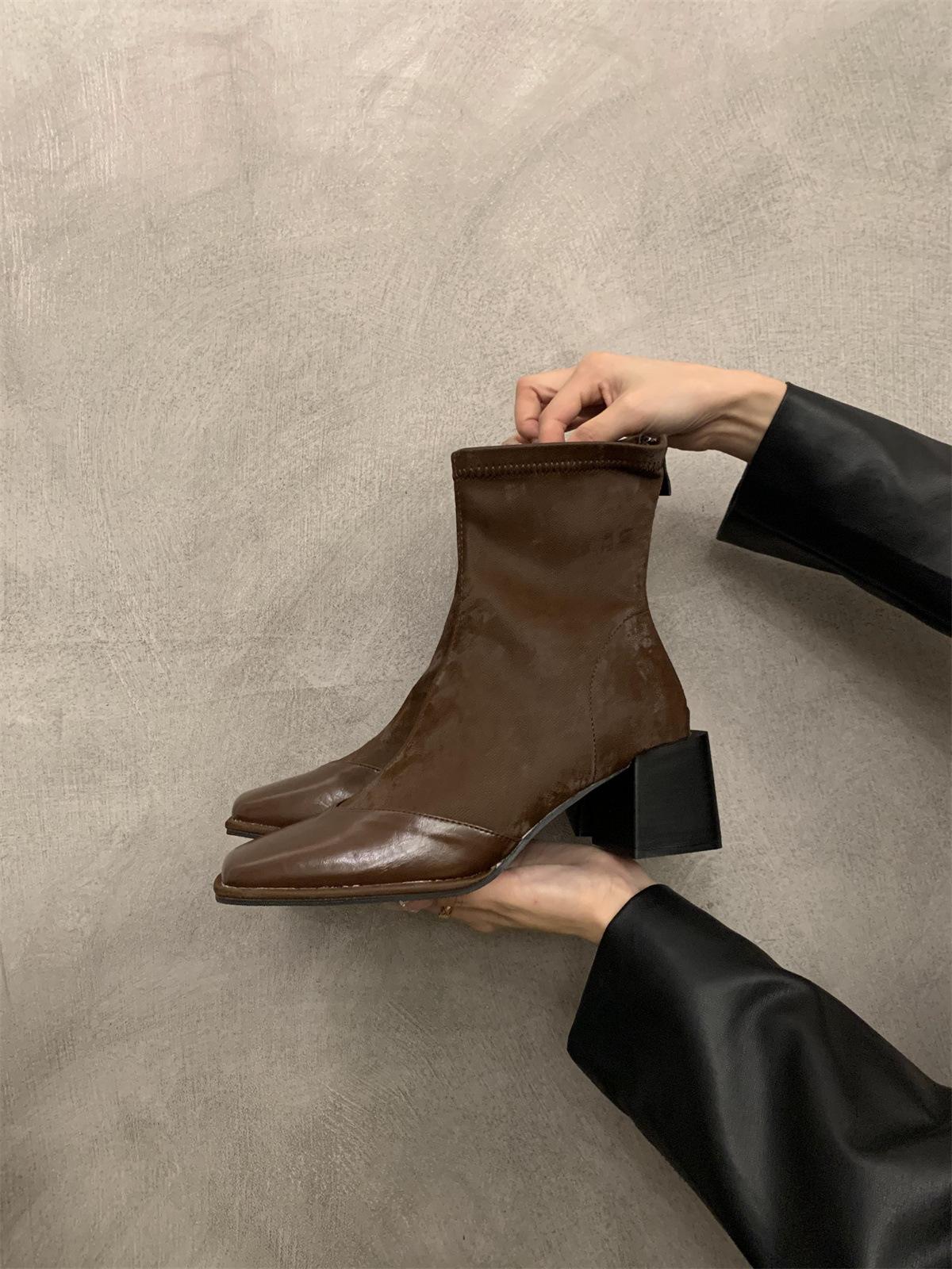

Черные ботильоны с квадратным носком и толстым каблуком, женские осенне-зимние одинарные ботинки, 2024 новые модные универсальные тонкие ботинки Мартин из мягкой кожи 40 темно-коричневого