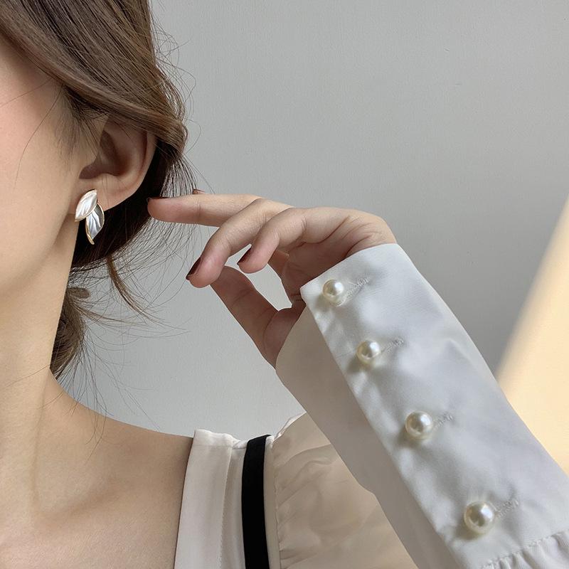 Women's Haze Color Leaf Stud Earrings - Niche High-End Style, Trendy 2022 Clip-On for Non-Pierced Ears