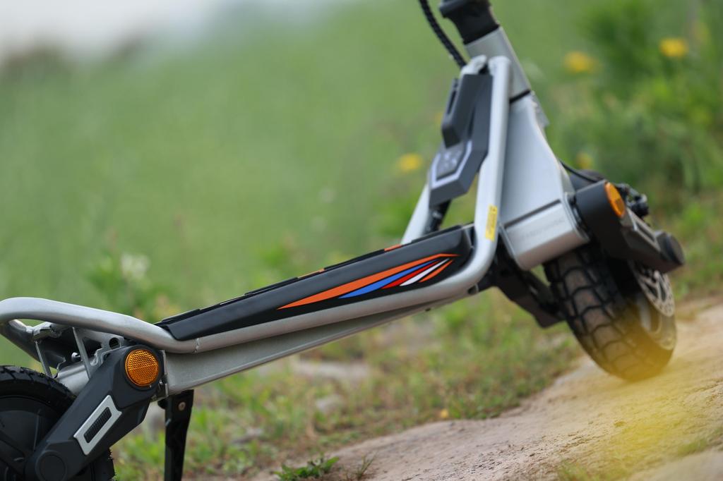 KuKirin Ηλεκτρικό Πατίνι A1 800W Μοτέρ, 48V 13Ah Μπαταρία Λιθίου, Ελαστικά Κενού 10 ιντσών, 45 χλμ. Αυτονομία, 45 χλμ./ώρα, Διπλά Δισκόφρενα Ηλεκτρικό Πατίνι