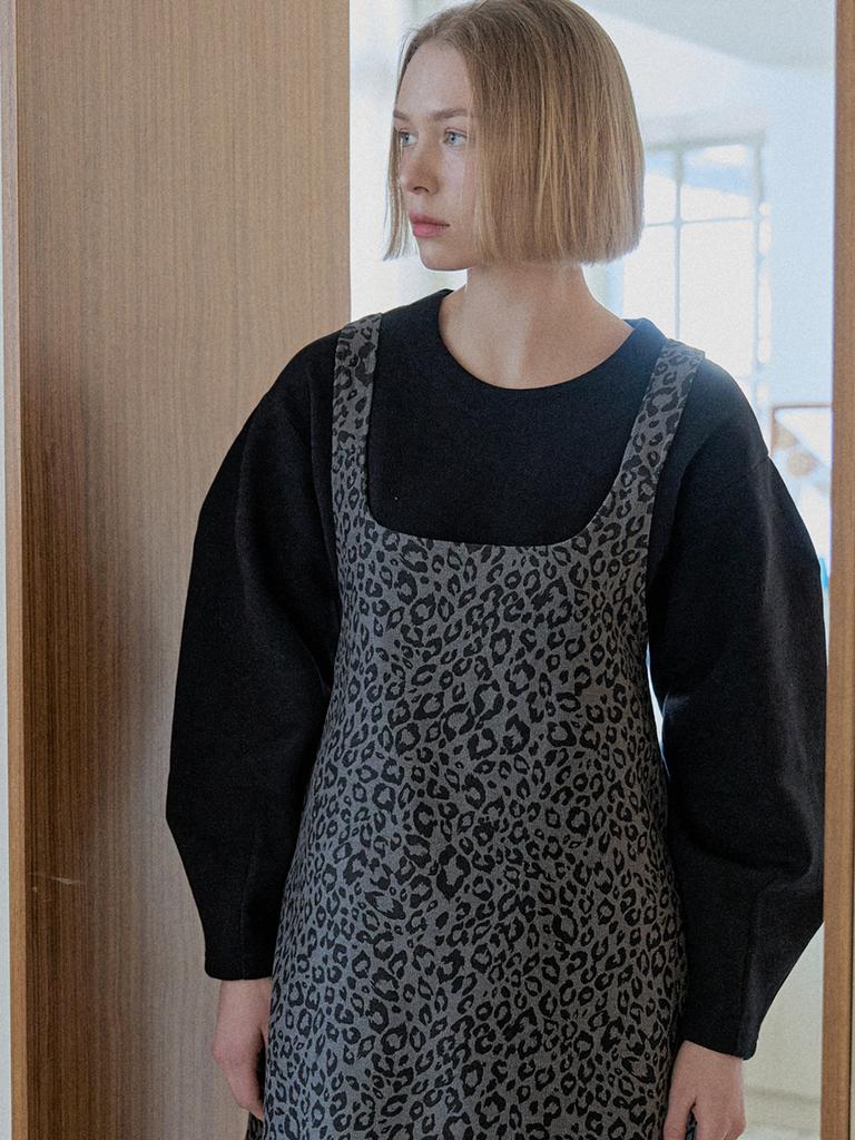 AVANT-G Darts Volume Sleeve Round T-Shirt - Black