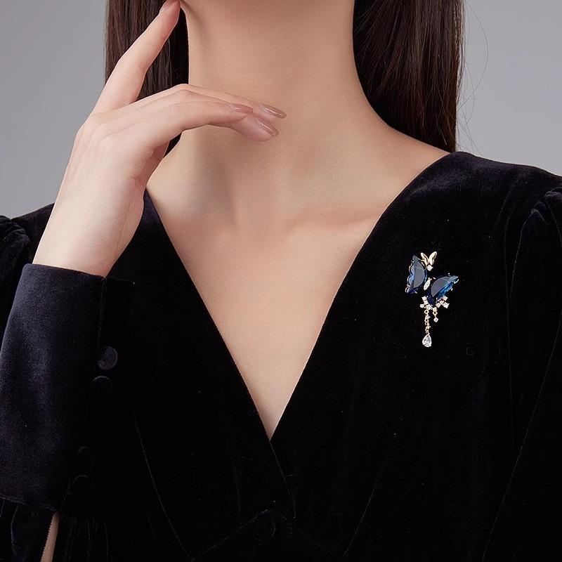 "Elegant Dance Brooch, High-end Women's Exquisite Butterfly Water Drop Tassel Brooch, Niche Design Sense Brooch.