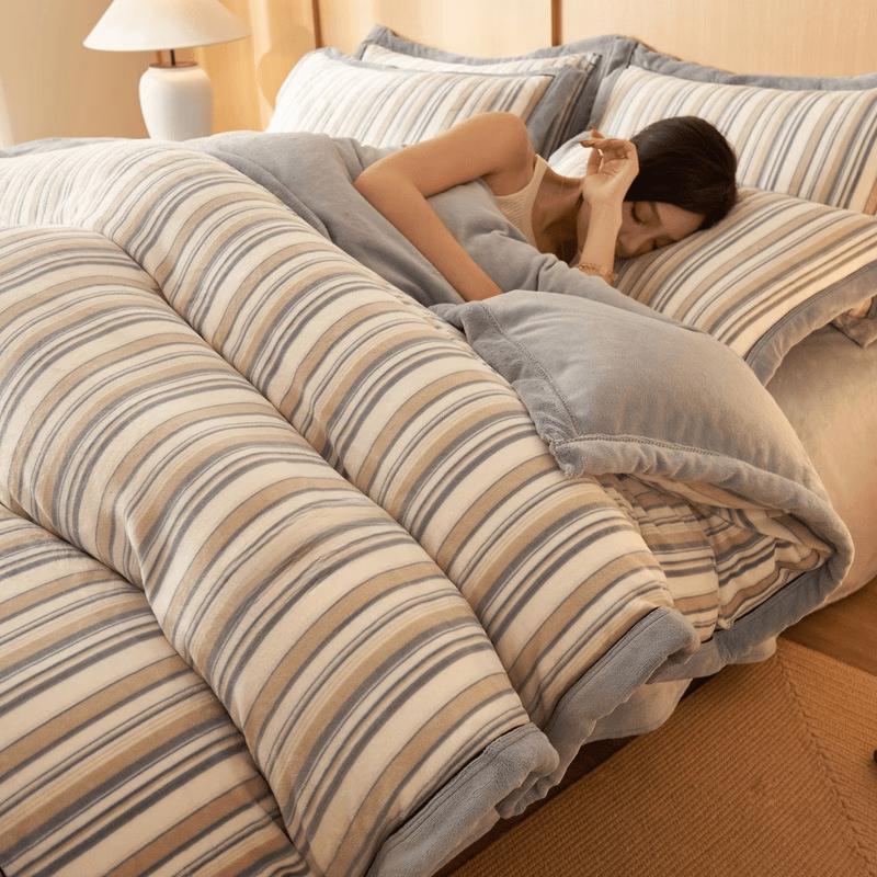 LISM Milk Fleece Four-Hole Fiber Winter Quilt