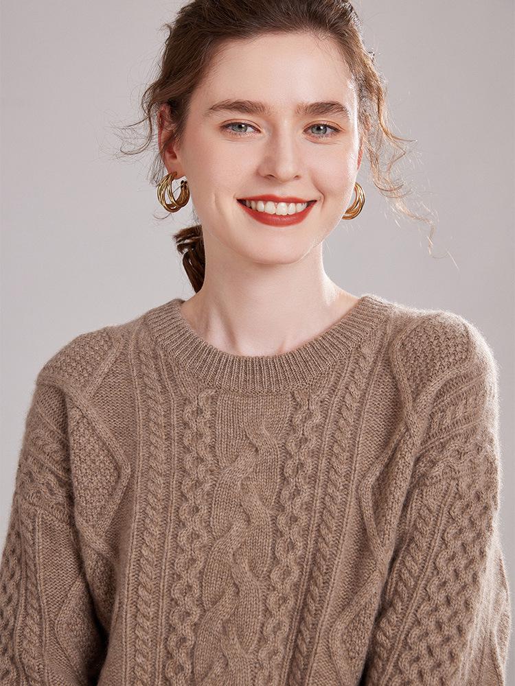 Women's Retro Loose Cable Knit Cashmere Sweater - Round Neck, High-End Texture, Autumn/Winter Base Layer.