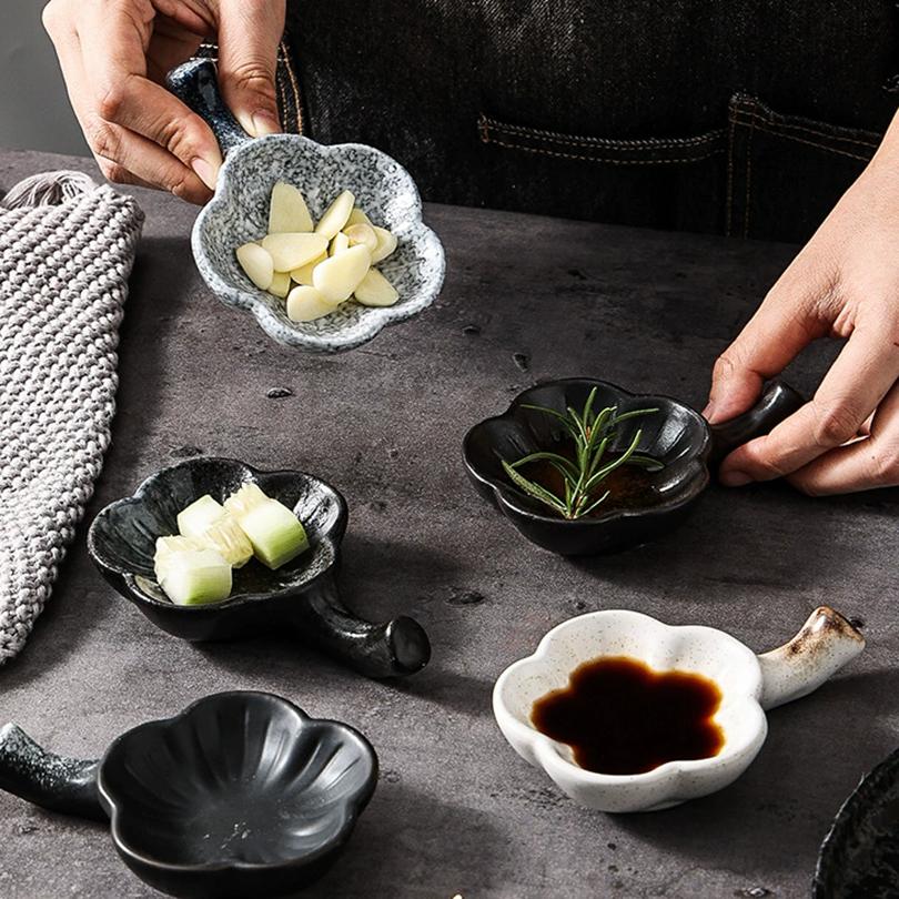 Japanese Style Ceramic Flavored Sauce Dishes Flower Shape With Creative Handles Household Fruit Sushi Plates Kitchen Supplies