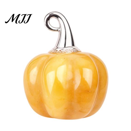Versatile Seasonal Accents Natural Crystal Pumpkin Pendant, Mini Carved Stone Charm with Window Display Ornaments Metal Hook, Halloween Micro