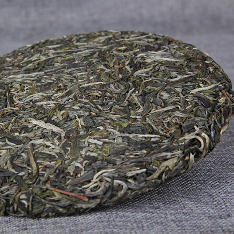 Ancient Tree Pu'er Tea Cake 357g Yunnan Green Tea Natural Gift