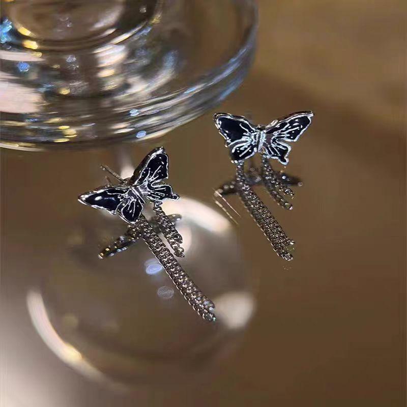 Sweet and cool oil drop butterfly stud earrings New trendy niche design high-end earrings Women's earrings