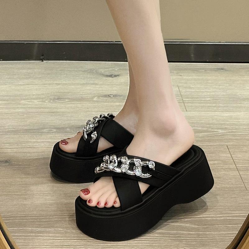 Rhinestone One-word Slippers for Women's Summer Wear 2025 New Small Man Height Increase Thick Bottom Fashion Beach Cool Slippers for Women