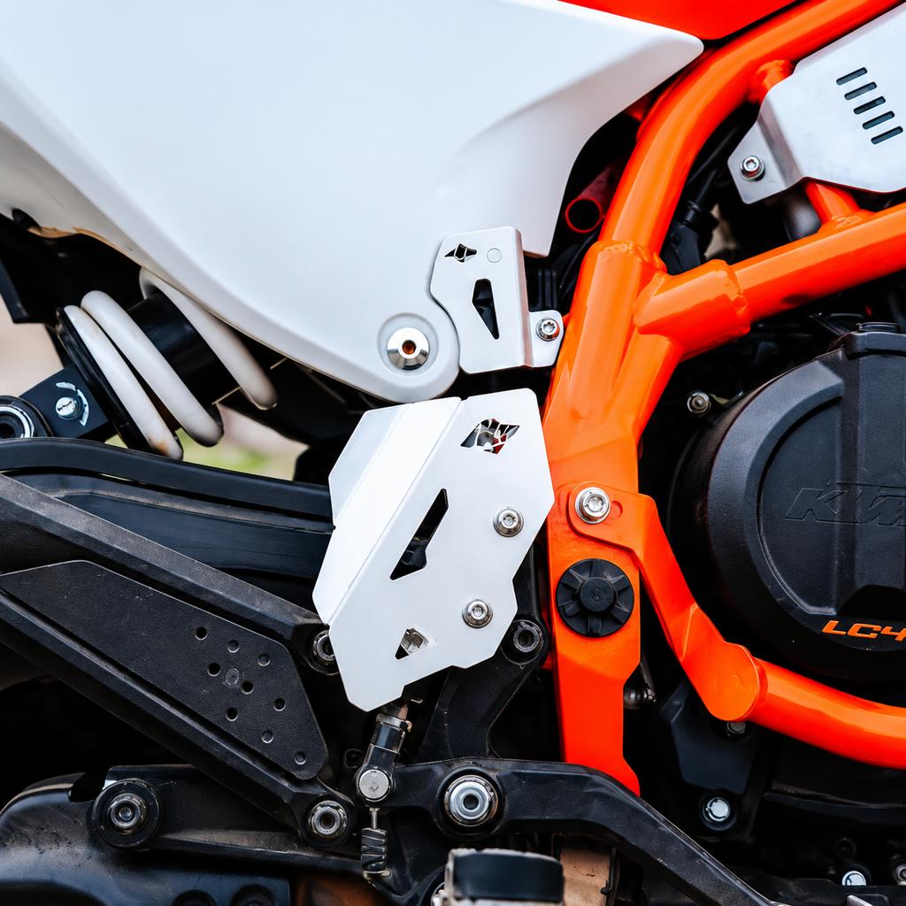 Casque Rear Oil Reservoir "Guard Silver Fit For KTM 390 ENDURO R (2025 Model)"