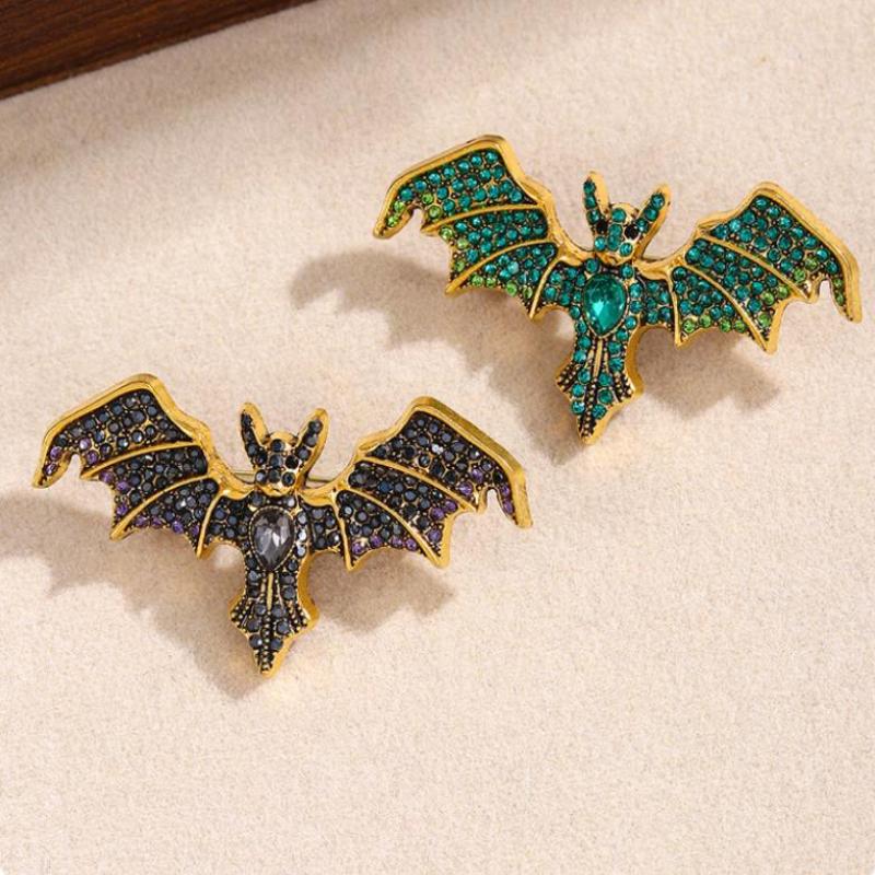 Vintage Cute Devil Bat Brooches Women Coat Clothing Badges Jewelry Accessries Gifts