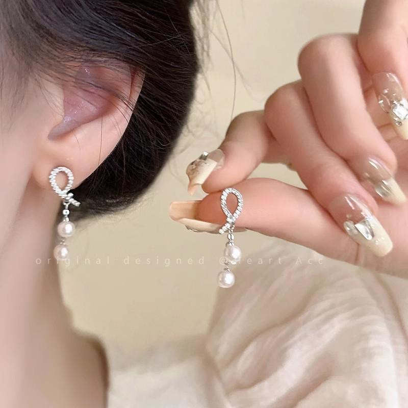 Spicy Girl Vibe: 2025 Sweet & Cool Niche Tassel Earrings - Chic & Slimming Long Design