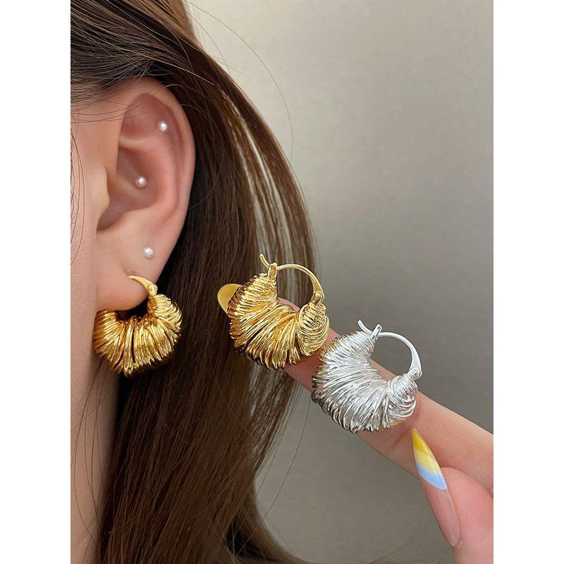 and American Entry Lux Accessible Luxury Heavy Industry Line Winding Ear Clip Earrings Tide Croissant Design Fashion All-Matching Graceful Earrings
