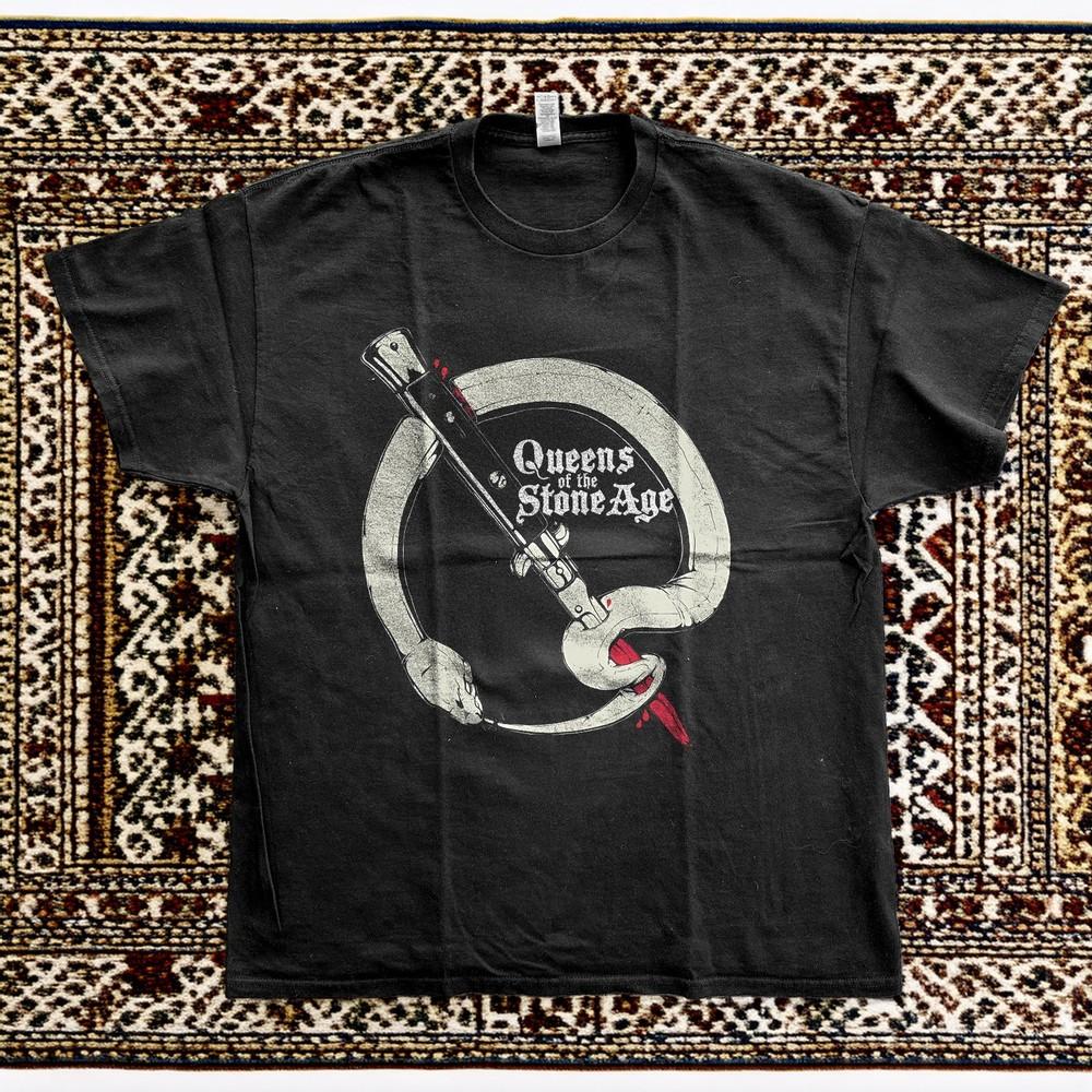 

Queens of the Stone Age In Times New Roman Black Cotton Tshirt Unisex T-Shirt XXL
