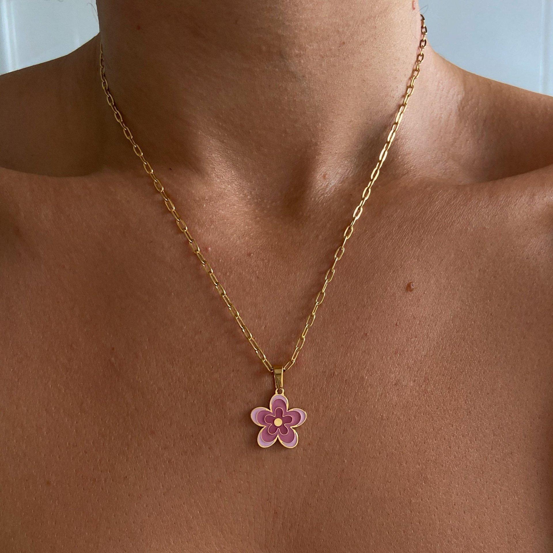 Multi-Layer Oil Drop Flower Pendant Necklace, Titanium Steel Electroplated 18K Real Gold Paperclip Chain, Flower Collarbone Chain. розовый