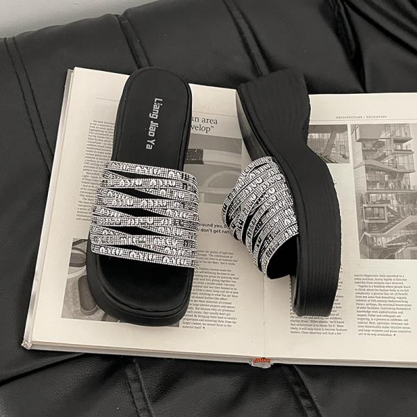 

Модные тапочки Женская летняя обувь Блестящие шлепанцы Платформа Пантофли Резиновые шлепанцы Желе 2025 Гавайский Кристалл Женская обувь Блеск 35