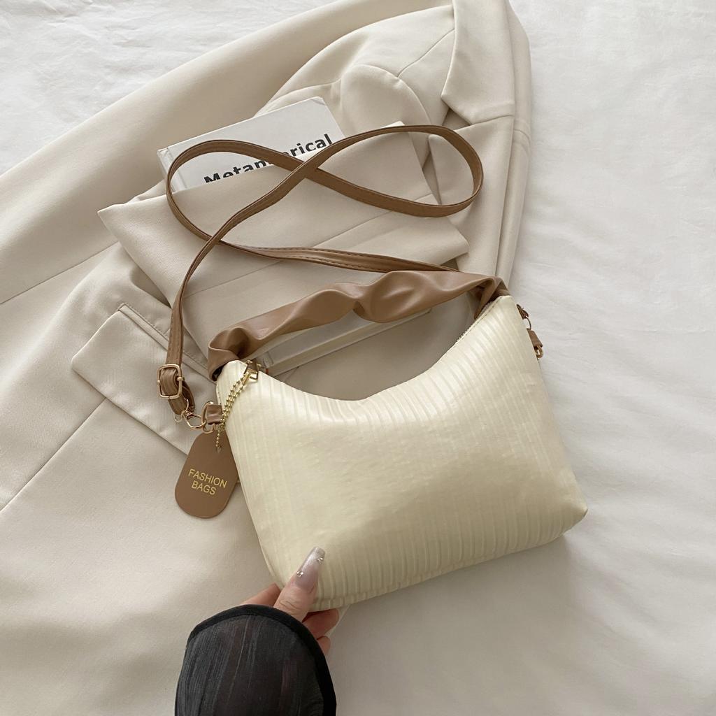 Korean version of niche pleated handbag bag women's 2025 new summer dopamine shoulder bag simple and versatile crossbody bag