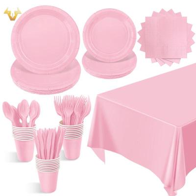Doğum Günü Partisi Sofra Takımı Seti: Açık Pembe Peçeteler, Kağıt Bardaklar, Tabaklar ve Masa Örtüsü.