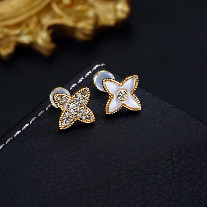 

S925 Silver Needle Mother-of-Pearl Four-Leaf Clover Stud Earrings for Women 18K Gold Plating