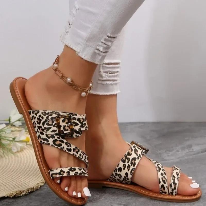 Spring/summer New Flat Buckle Sandals with Large Size Round Head Leopard Print Women's Beach Slippers