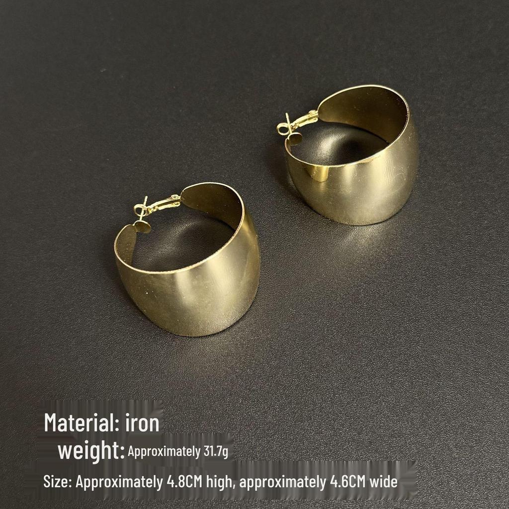 Elegant Gold Geometric C-Shaped Drop Earrings