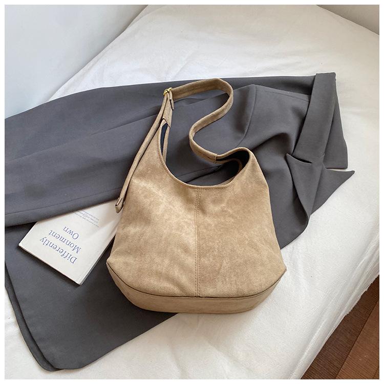 

Вместительная плечевая сумка-тоут женская 2025 лето новая ретро матовая повседневная дорожная сумка-мессенджер сумка высокой ценности хаки