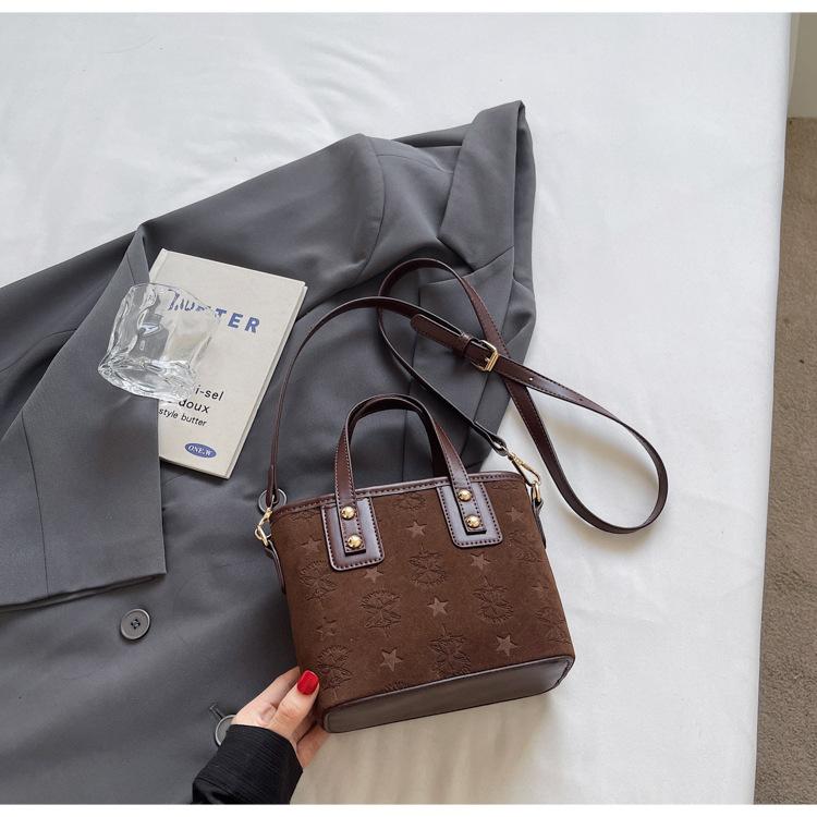

Retro small bag women s new fashionable foreign style hand carrying bucket bag super fire niche design shoulder messenger bag