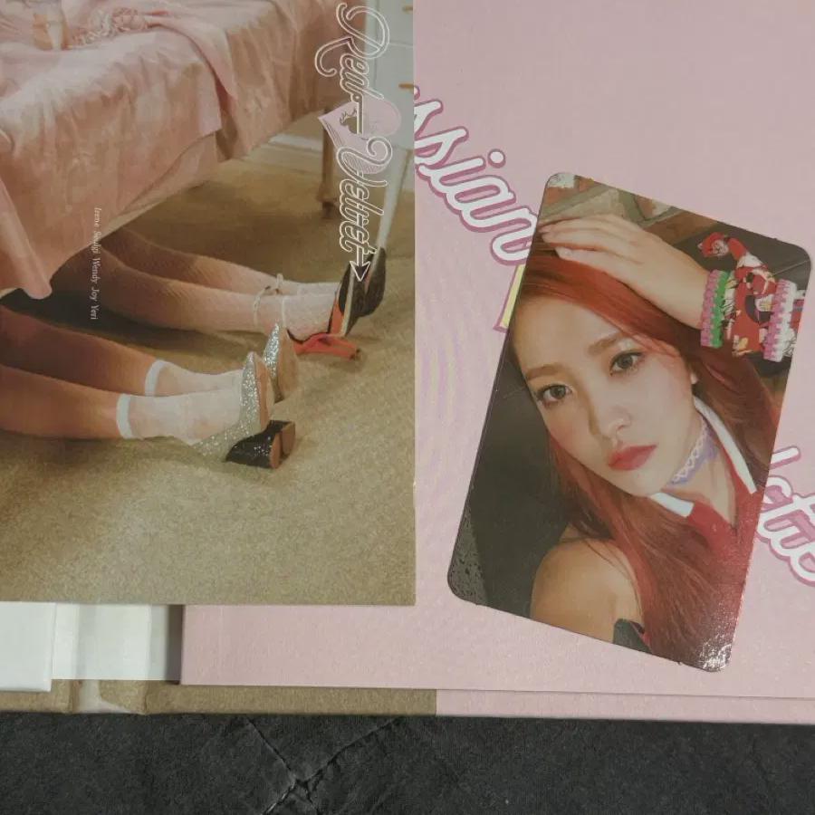 

Redvelvet Russian Roulette Album + Yeri Photo Card
