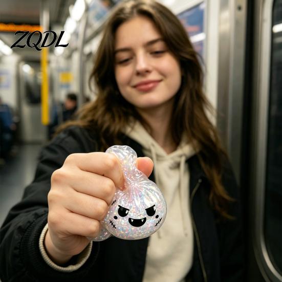 Erwachsenen Stressabbau Spielzeug Halloween Geist Brötchen Ball, Langsam Aufgehendes Weiches TPR Fidget Schreibtisch Dekoration zur Angst Linderung, Süßes Gruseliges Quetschspielzeug im Dampfgarer
