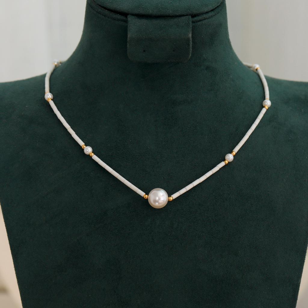 Designer-High-End-Halskette mit Naturstein-Spleißung, personalisierte Schlüsselbeinkette, beliebtes Stück, Halskette, die weißes Temperament zeigt