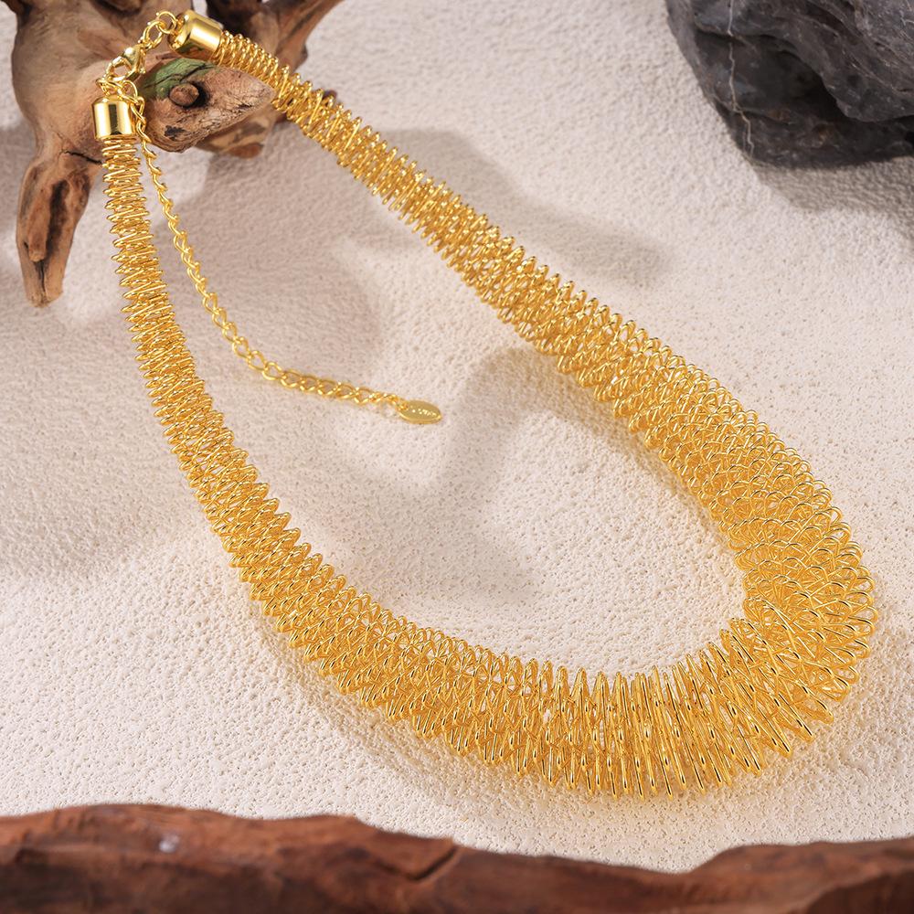 

Extra Large Spring Trendy Gold Plated Choker with Exaggerated Design in Titanium Steel