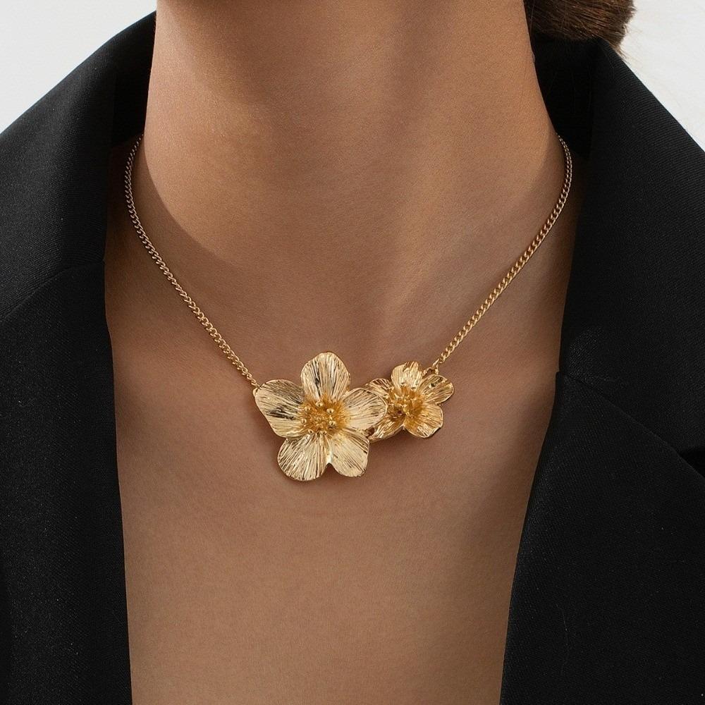 Wrinkled Flower Collarbone Chain Golden Jewelry Accessories New Flower Pendant Necklace Women