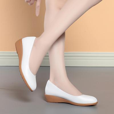 Skórzane buty na koturnie wygodne do pracy skórzane białe damskie buty profesjonalne do salonu kosmetycznego sukienka wygodne do pracy nie męczą stóp pojedyncze buty