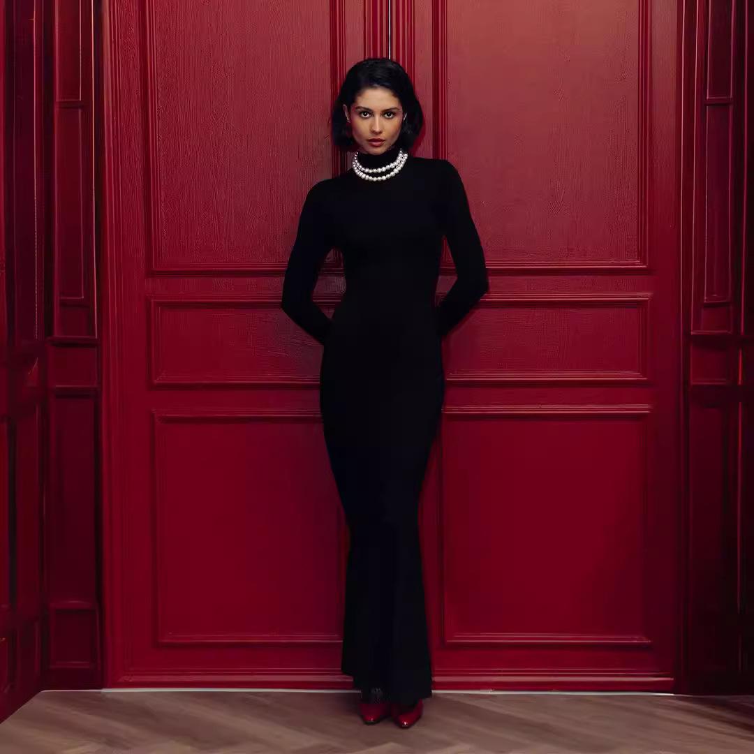 

Женское трикотажное платье макси, элегантное платье-свитер с длинным рукавом и высоким воротом, сексуальное платье для рождественской вечеринки на осень-зиму M чёрный