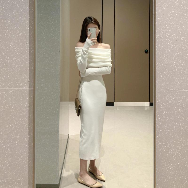 Temperament Muse Fan Gentle Wind White Shoulder Knitted Dress High Sense Women's Autumn and Winter New